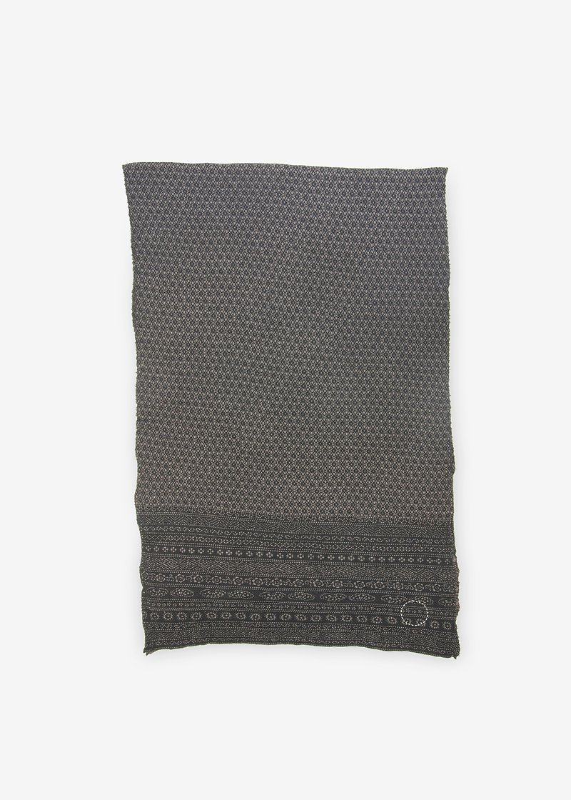 33. Edo-komon knit stoleAn Edo-komon patterned knitting reproduced from an original sample book of the later Edo-period. Composed of organic cotton yarn and the finest wool yarn. The color comes from a logwood herbal dye.