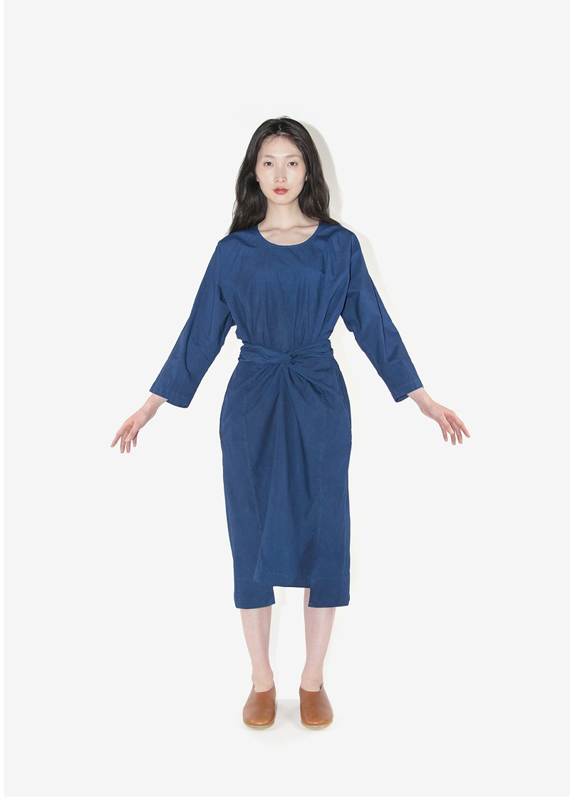52. Organic cotton wrapped dress - Ryukyu indigoComfortable organic cotton dress. Wearable in various ways. The deep oceanic Ryukyu indigo blue is produced with many application of dye by a skilled dyer.