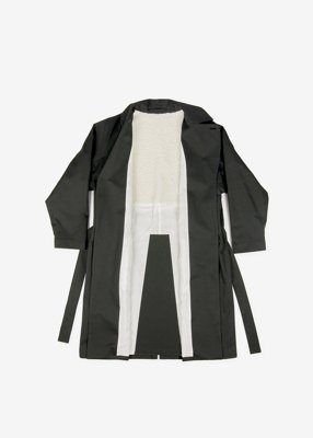 32. Twill-weave organic cotton trench coatPure woolen boa and linen cloth lining.