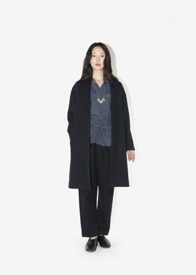 37. Herbal dyed pure woolen coat, herbal dyed folk linen blouse and wrapped pantsComposed of 100% pure sheep's light melton and linen. The color comes from a logwood herbal dye.