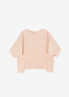 69. Kamikoromo blouse - Akane herbal dyeSticky and strong paper is required to construct kamikoromo. Konjac paste is added for strength and the paper is sewn with hemp yarn and cotton yarn. Like kimono, kamikoromo are constructed with a simple composition of shapes.