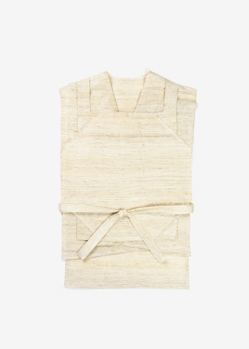01. Koromo of Kudzu-fu | Kudzu-fu top with Hakkaku-Shinka embroideryCollection composed of Kudzu-fu (kudzu fabric). Kudzu-fu, regarded as a primitive material, is woven of threads made of the bast fibers of the kudzu stem. Inspired by kantoi work clothing. With an original Hakkaku-Shinka embroidery.