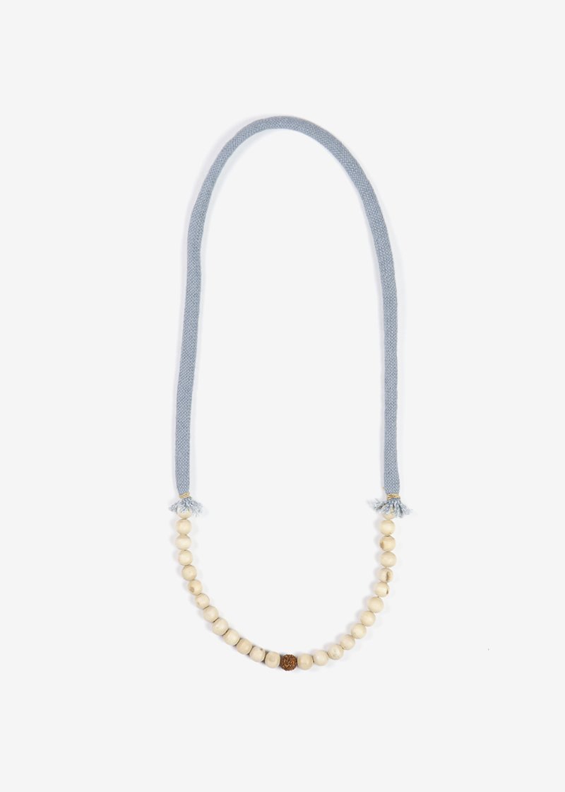 52. Hemp kumihimo necklace - blue grayComposed of hemp threads, rudraksha and holy basil wood. Kumihimo is a craft of braiding threads together to make cords. Kicho-musubi is a Japanese traditional tying technique. The technique of kumihimo came along with the introduction of Buddhism to Japan. It was used as a decorative cord for accessories of butsugu (Buddhist altar fittings), Buddhist scriptures and scrolls.