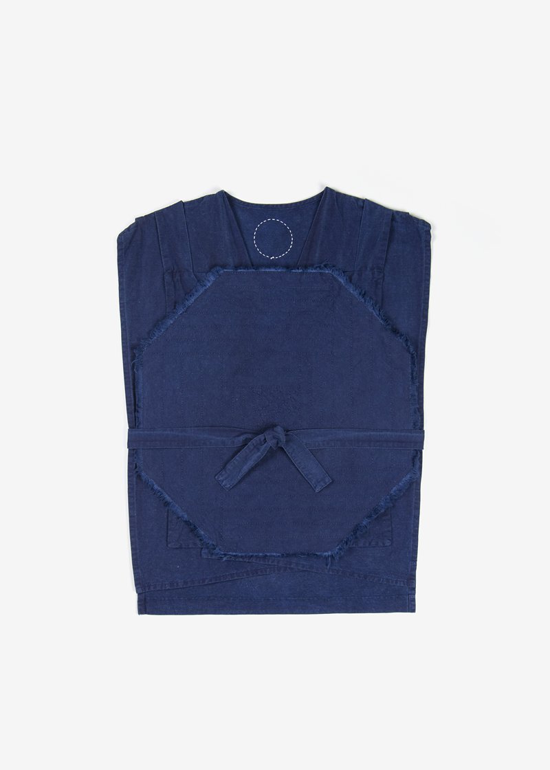 61. Hemp work top with Hakkaku-Shinka embroidery - Ryukyu indigoThe deep oceanic blue of Ryukyu indigo is produced by a skilled dyer in Kyoto.