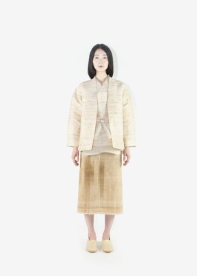06. Koromo of Kudzu-fu | Haori jacket and top with Hakkaku-Shinka embroideryKudzu vines are then wrapped in susuki grass and naturally fermented. They are taken out once their skin has dissolved. The kudzu is then dried and split by hand.