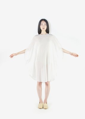 22. Koromo of circles - whiteCosmic Wonder's symbolic circular item. Made with the finest count organic cotton voile. The white color is produced by earth-friendly, non-chlorinated water bleaching.