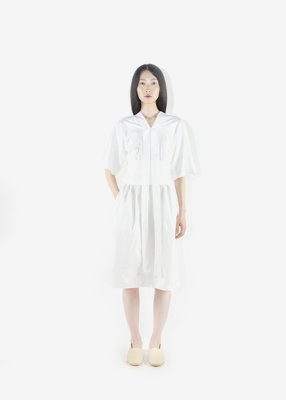 23. Koromo with ribbon - whiteMade with organic cotton single jersey fabric for the body, organic cotton poplin for the collar and organic cotton broadcloth for the skirt. Comes in white, black, blue gray and pink.