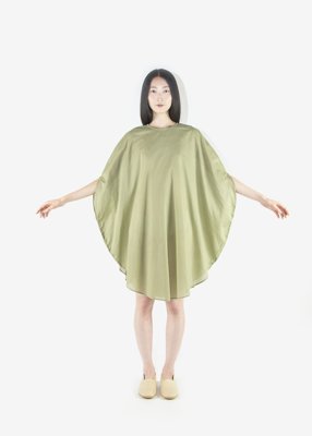 26. Koromo of circles - pomegranate herbal dyeMade with the finest count organic cotton lawn. In pomegranate herbal dyed bright green. Comes in natural, black, beige, lac herbal dyed pink, pomegranate herbal dyed green and Ryukyu indigo.