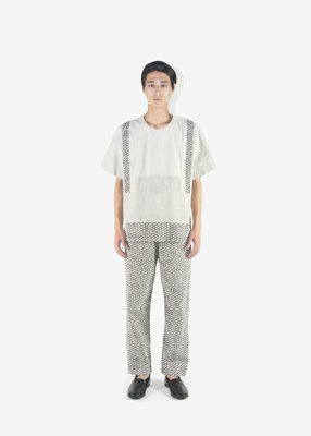 38. Canvas work blouse and wrapped pantsWorn with naturally tanned leather shoes.
