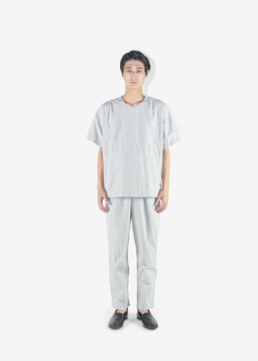 46. Twill seamed blouse and wrapped pants