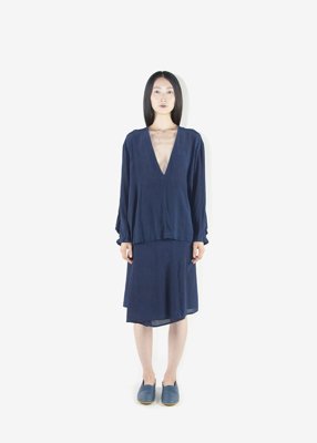 68. Koromo of silk - Ryukyu indigo | bouse and wrapped skirtCollection of silk. Made with 100% silk shantung. The deep oceanic blue of Ryukyu indigo is produced by a skilled dyer in Kyoto.