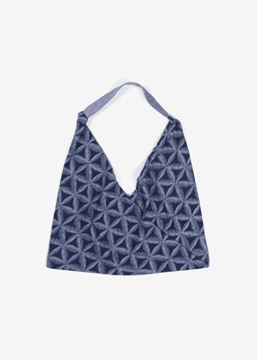 71. Flower of Life Kurume-kasuri Tsunobukuro tote bag - natural indigoThe natural indigo color is produced by a skilled artisan in Kurume. Comes in natural indigo, gray and beige.