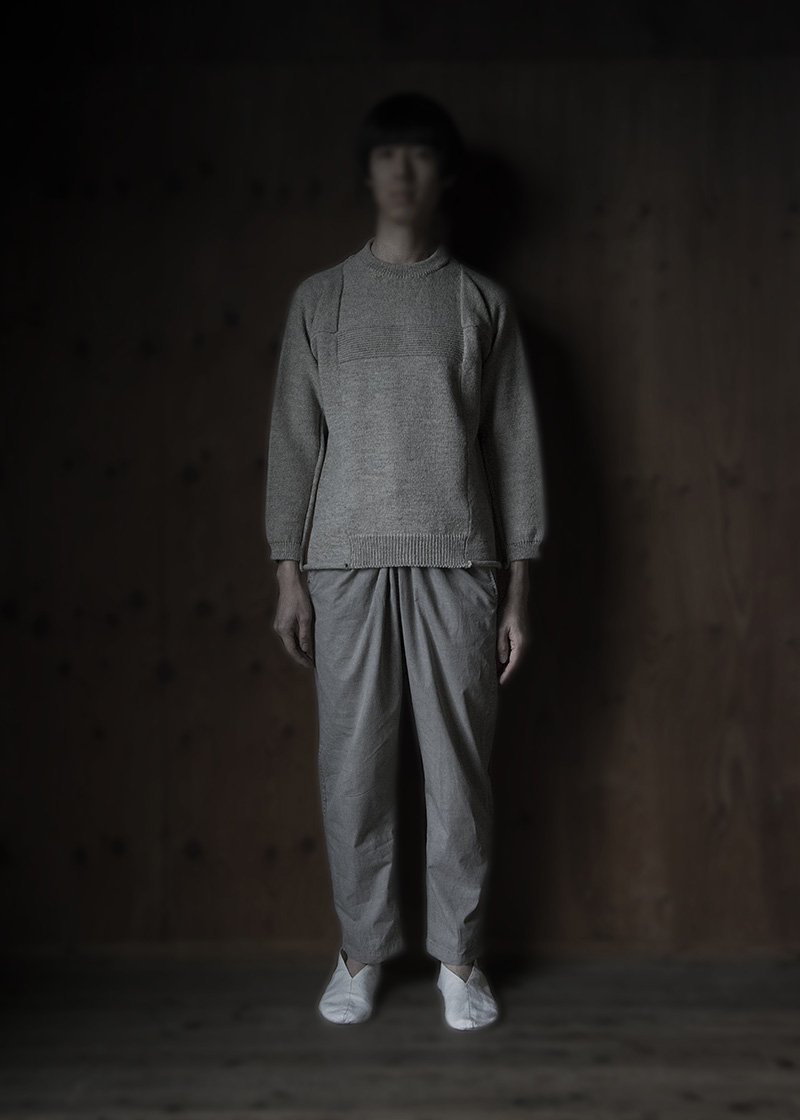 26. Mountain wool knit sweater | gray, Organic cotton wrapped pants | H.grayKnit collection made from sheep's pure wool from the mountainous regions of Peru. They have been a valued part of this natural environment. Sheep's wool from high in the mountains provides excellent ventilation and heat-retaining properties. Natural colors of the wool. Colors are sorted by hand in the local tradition. Comes in white, gray and brown.