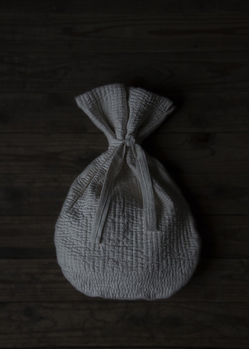 35. Hand-spun cotton hot-water bottle bagMade from hand-spun cotton. Woven slowly with a shuttle weaving machine. With sashiko hand-stitch finishing.