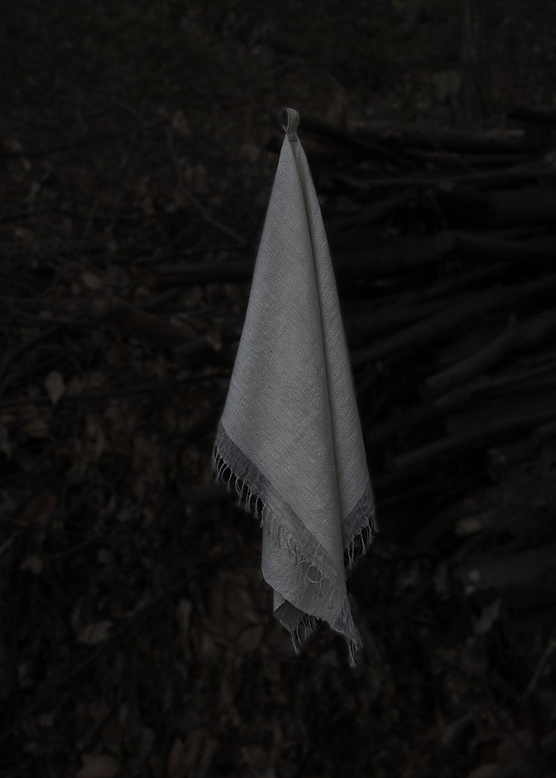 37. Hand-spun cotton TenuguiTenugui composed of hand-spun cotton fabric and organic cotton fabric. The hem is composed of hemp yarn. Woven slowly with an antique shuttle weaving machine. This method of weaving allows air to get inside the cotton during the weaving process.