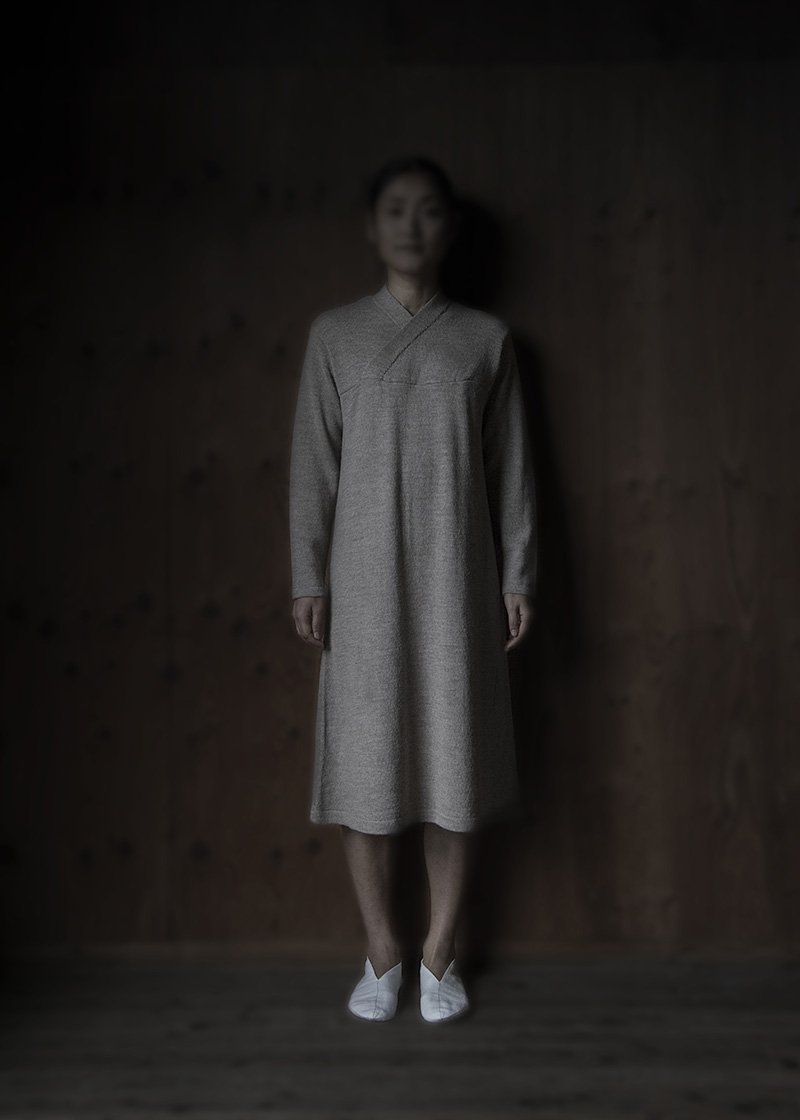 42. Baby alpaca wool knit dress | brownKnit garments made from alpaca's pure wool from the mountainous regions of Peru. They have been a valued part of this natural environment since the days of the ancient Incas. Sheep's wool from high in the mountains provides excellent ventilation and heat-retaining properties. Natural colors of alpaca.Colors are sorted by hand in the local tradition. Comes in white, gray and brown.
