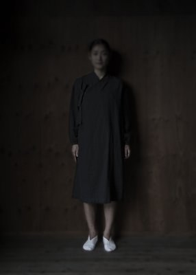 21. Koromo of hemp | blackHemp, one of Japan's oldest plants for fabric-making, dates back to the Jomon Era. Soft surface texture of the raised hemp fabric. With Organic cotton lining. Comes in white, black and gray.