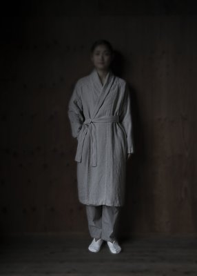 23. Koromo of hemp | light grayHemp, one of Japan's oldest plants for fabric-making, dates back to the Jomon Era. Soft surface texture of the raised hemp fabric. With Organic cotton lining. Comes in white, black and light gray.