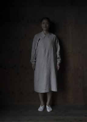 24. Koromo of hemp | light grayHemp, one of Japan's oldest plants for fabric-making, dates back to the Jomon Era. Soft surface texture of the raised hemp fabric. With Organic cotton lining. Comes in white, black and light gray.