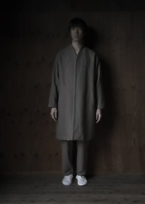 45. Herbal dyed pure woolen coat and pants | beigeMade from 100% pure sheep's light melton. With 100% linen lining. Colors are produced with herbal dyes ; logwood for black, areca catechu for gray, and pomegranate for brown.