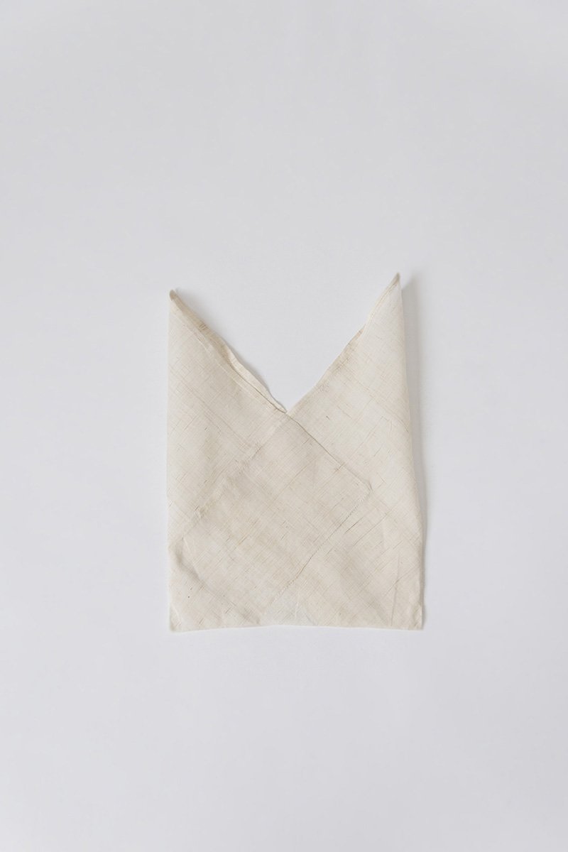01. Karamushi tsunobukuro-bagKaramushi fabric is made from the fibers of karamushi vines. The fabric is completed over many hand works by matured craftsmen.
