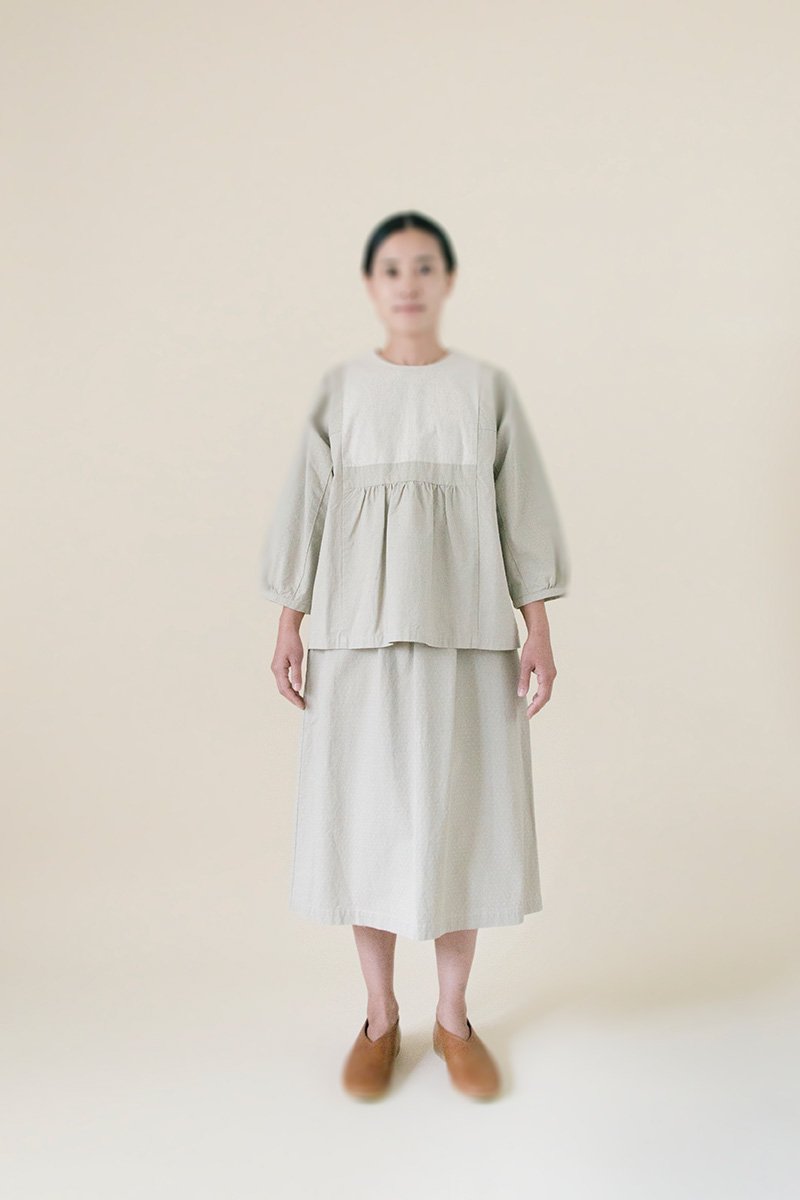 44. Edo-komon blouse, Edo-komon gathered skirtEdo-komon silk screen printed on cross woven canvas fabric made from organic cotton and linen. An Edo-komon print reproduced from an original sample book of the Edo-period.