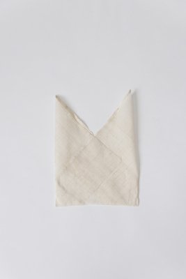 01. Karamushi tsunobukuro-bagKaramushi fabric is made from the fibers of karamushi vines. The fabric is completed over many hand works by matured craftsmen.