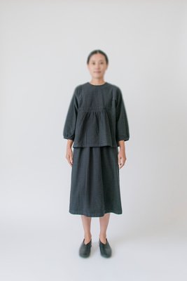 17. Sashiko blouse, Sashiko gathered skirtFabric woven with sashiko techniques using shuttle weaving machine. Fabric is composed of organic cotton for the warp, and alternate layers of hemp threads and organic cotton for the woof. Sashiko stitches are cross woven with twisted hemp threads.