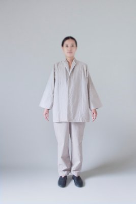 31. Edo-komon work wear, Edo-komon wrapped pantsEdo-komon silk screen printed on cross woven canvas fabric made from organic cotton and linen. An Edo-komon print reproduced from an original sample book of the Edo-period.