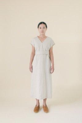 40. Cotton-linen kantoi dressMade from cross woven twill fabric composed of supima cotton and french linen. Fine yarns provide natural luster.