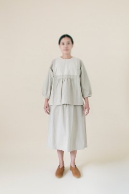 44. Edo-komon blouse, Edo-komon gathered skirtEdo-komon silk screen printed on cross woven canvas fabric made from organic cotton and linen. An Edo-komon print reproduced from an original sample book of the Edo-period.