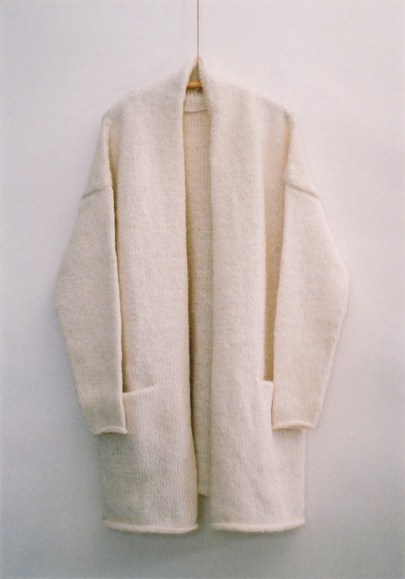 17.Iceland wool knit big collar cardiganIceland wool is light weight and worm. Be superior to water repellency and strong.