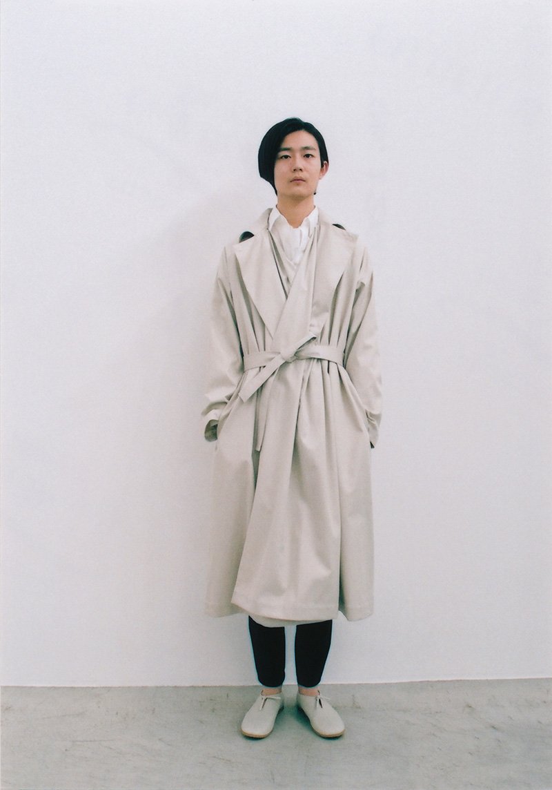 19.Gabardine Coat for mountain hikingFabric is made from pima-cotton twill for the warp and woof. The surface is raised gabardine.