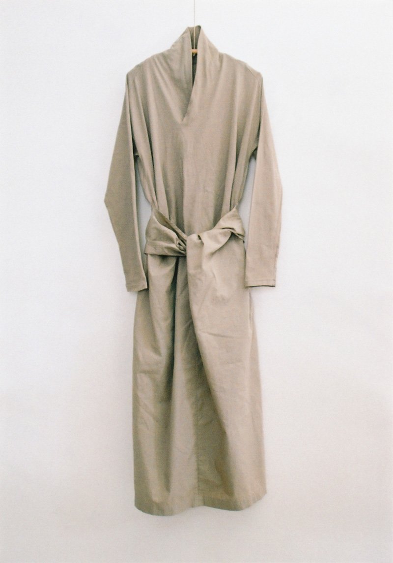 42.Organic cotton overlapped collar wrapped dressMade from several varieties of organic cotton fabrics.