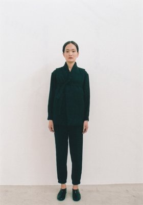 10.Linen koromo Folk down vest for winterThe front cloth is made from linen. Inner cotton is 90% Down and 10% Feather.