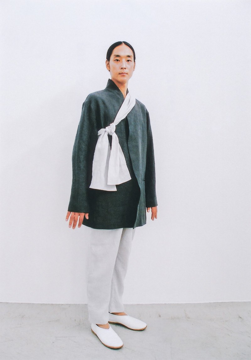 Belgium linen haori jacket, Light linen wrapped pants, Linen taski bag, White leather folk shoes