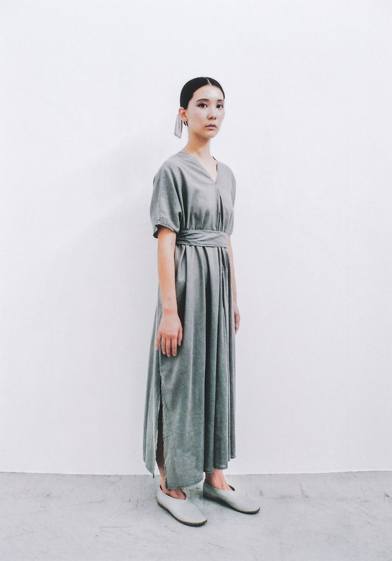 Organic cotton light lawn Sumi-dyed gray ancient dress