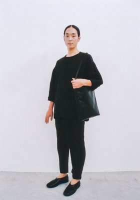 Light linen pullover shirt and wrapped pants, Naturally tanned leather shoulder tote bag