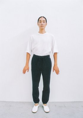 Organic cotton T-shirt and gathered denim pants