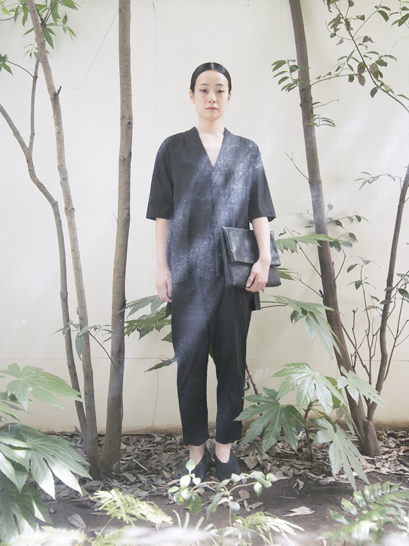 5 Umi-Hagoromo Linen shirt, Linen Wrapped pantsShirt is made from Belgium linen and Linen cotton lawn.