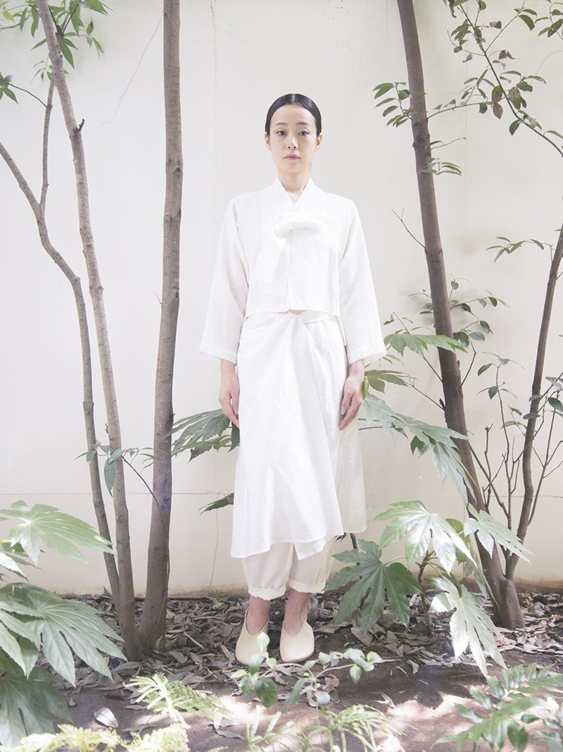 8 Umi-Hagoromo Linen folk suits, Shironameshi folk dress shoesMade from Belgium linen. Skirt parts made from Linen cotton lawn.