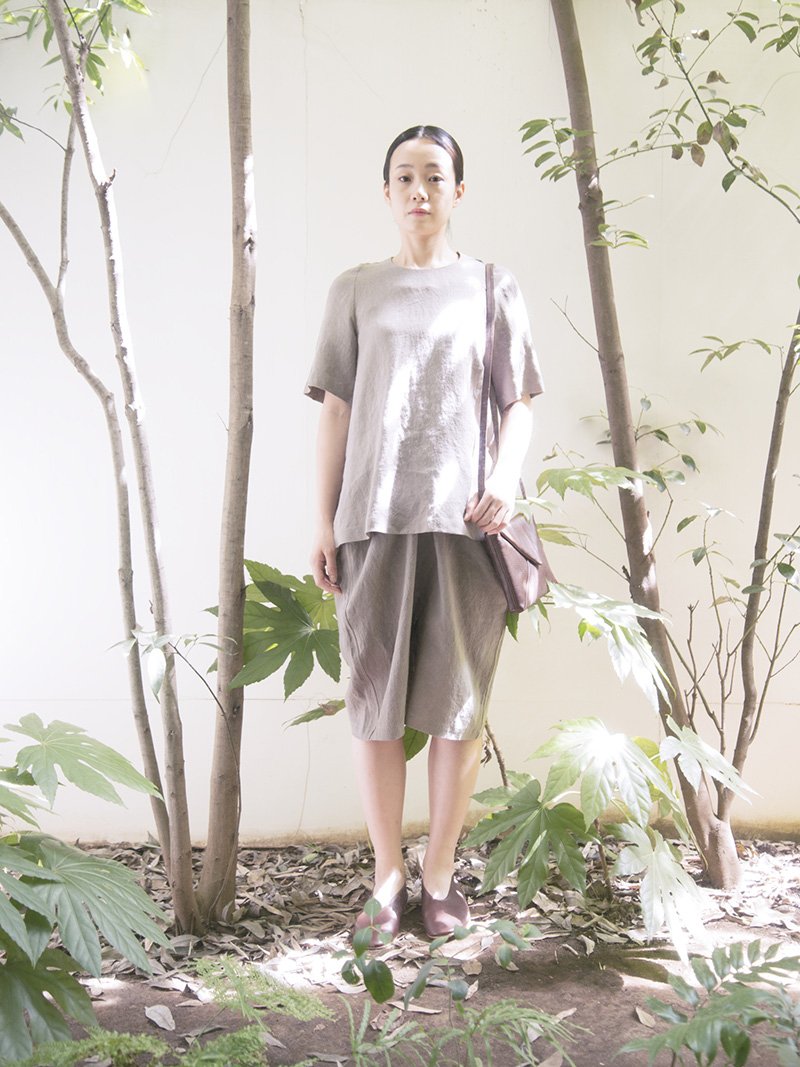 22 Yama-Nokoromo Natsu koromo Linen shirt, Wrapped pants, Naturally tanned leather letter bagMade from Belgium linen.