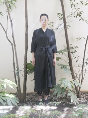 3 Umi-Hagoromo Linen wrapped dress, Monpe pantsMade from several varieties of organic cotton fabrics. Composed of Belgium linen, linen cotton lawn and cotton ramie lawn.