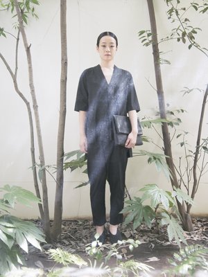 5 Umi-Hagoromo Linen shirt, Linen Wrapped pantsShirt is made from Belgium linen and Linen cotton lawn.
