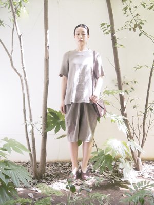 22 Yama-Nokoromo Natsu koromo Linen shirt, Wrapped pants, Naturally tanned leather letter bagMade from Belgium linen.
