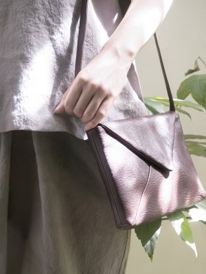 23 Naturally tanned leather letter bagSmooth textured leather tanned with the extract from bark of mimosa tree. No hazardous chemicals, artificial coloring or treatments are used throughout the production process.