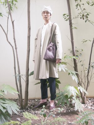 24 Yama-Nokoromo trench coat, Organic cotton pojagi folk shirt, Organic cotton denim Monpe pantsComposed of organic cotton oxford, organic cotton satin and organic cotton broad.