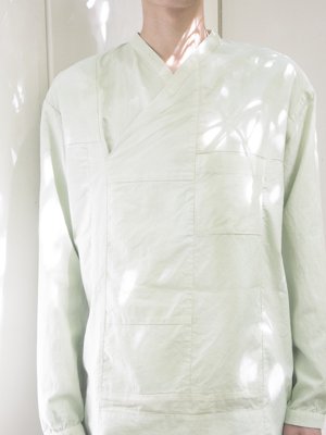 32 Organic cotton pojagi folk shirtComposed of organic cotton oxford, organic cotton satin and organic cotton broad. Gardenia blue herbal dyed jade.