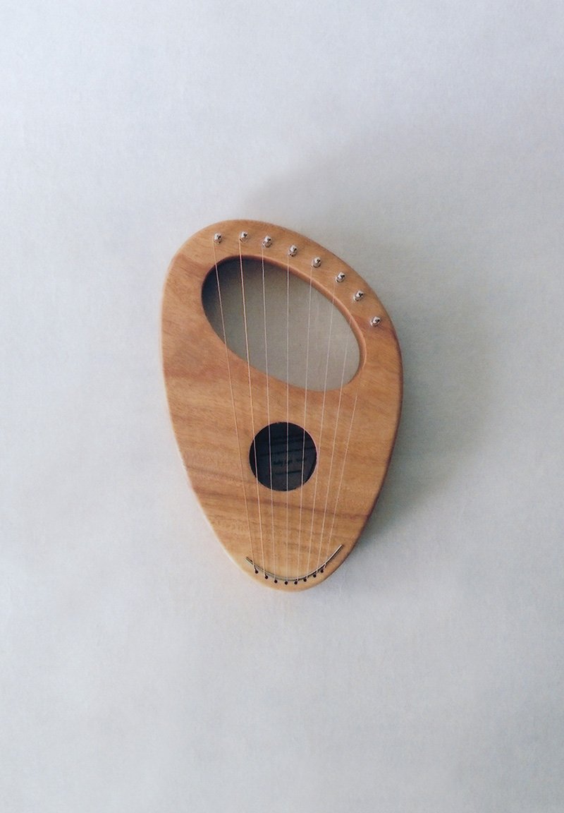 CATHERINA EMIW Mirai Matsumoto “Baby Lyer #1” 2019 Camphor tree 160×240×40 Baby lyer made from block of wood that hollowed out when making Mother lyer. Beautiful instruments made from Camphor tree and Elm etc, Mirai Matsumoto said “There is a tone of the tree”. Baby lyer is familiar with hands, resounding in harmonics, Melodies are naturally born when you play with indifference. Beside the daily meditation, For pure streams to life.