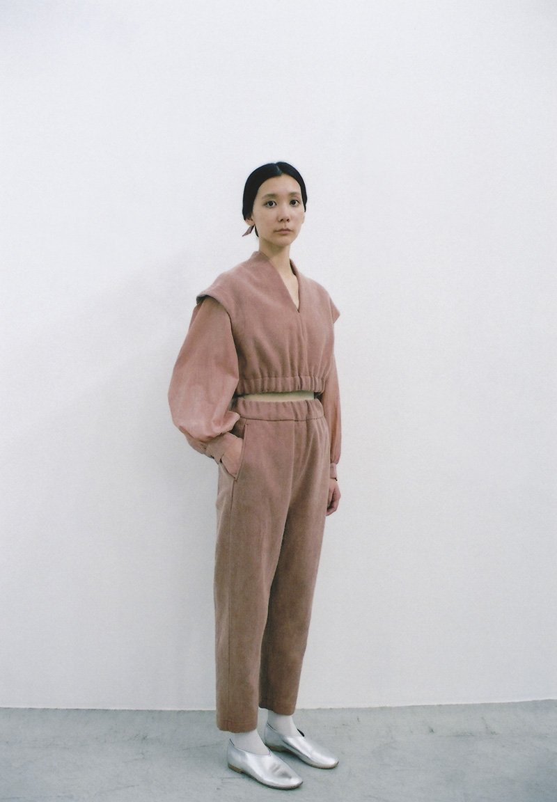 Beautiful Mud dyed wool "Sharin-bai" tree dyed rose colored v-necked top
